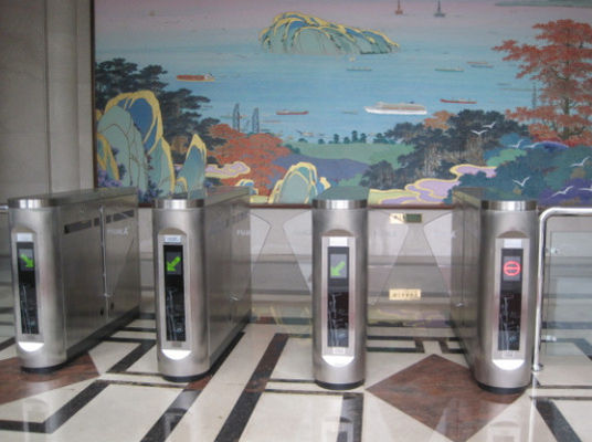 Cerque a porta 50W de aço inoxidável da barreira da aleta da maneira com volume do interruptor